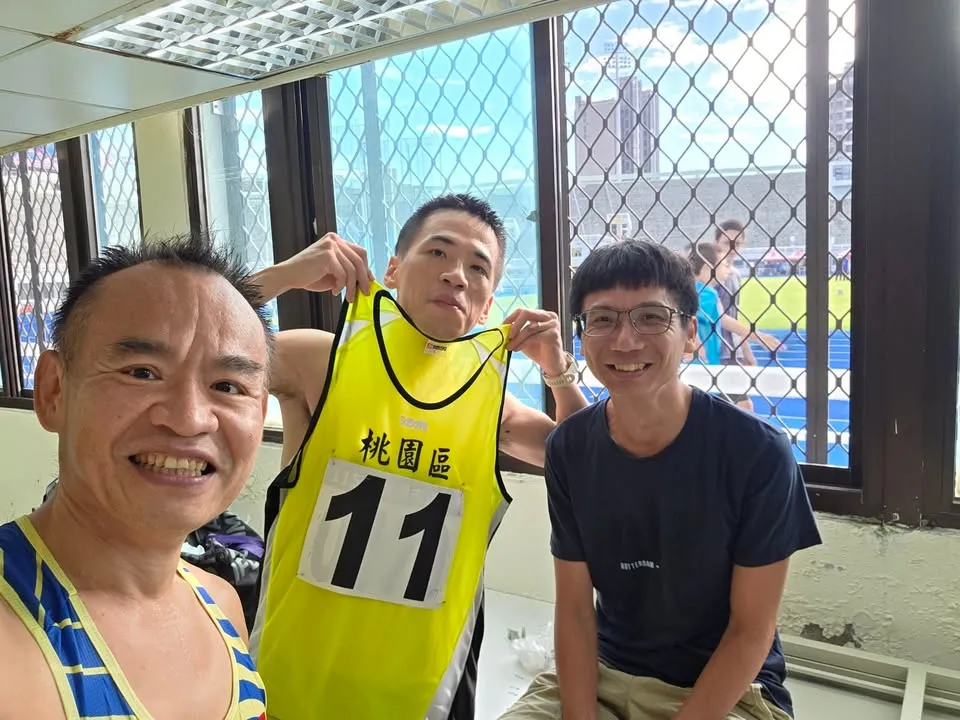感謝前大會雙紀錄保持人腹腫：